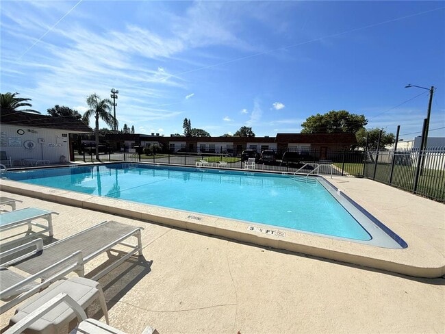 Photo - 6125 Chesham Dr Unit 8