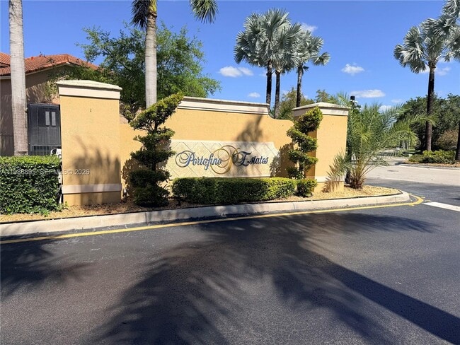 Building Photo - 4110 NE 22nd Ct