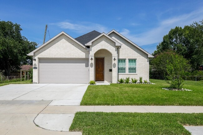 Photo - 2303 Cunningham Dr