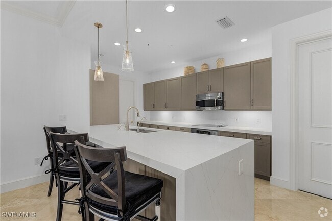 Building Photo - 780 5th Ave S Unit 3 Rental
