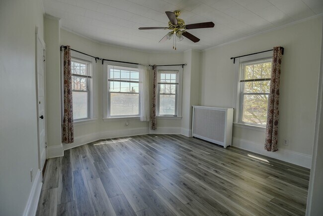 Photo - 407-409-409 Bolton St Unit 2