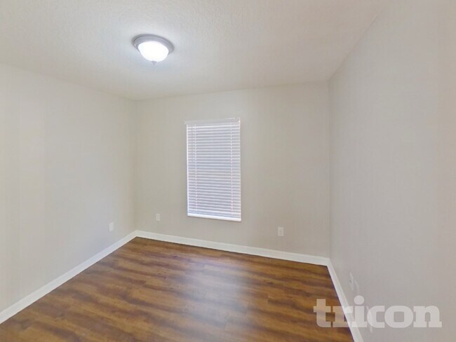 Photo - 1002 E 108th Ave