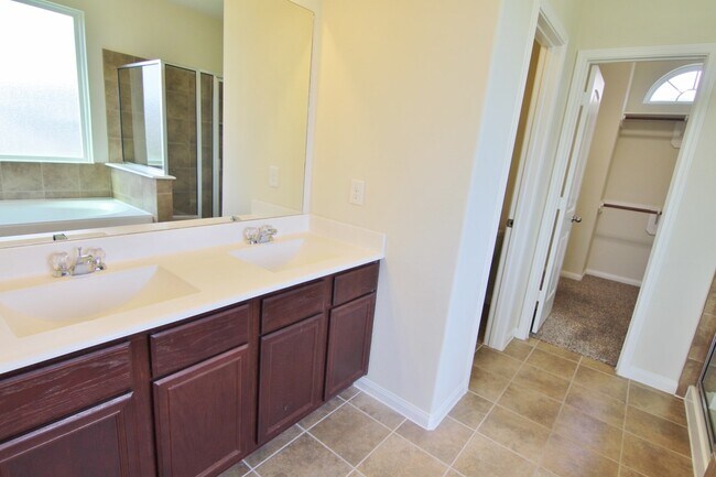 Building Photo - 30603 Gardenia Trace Dr