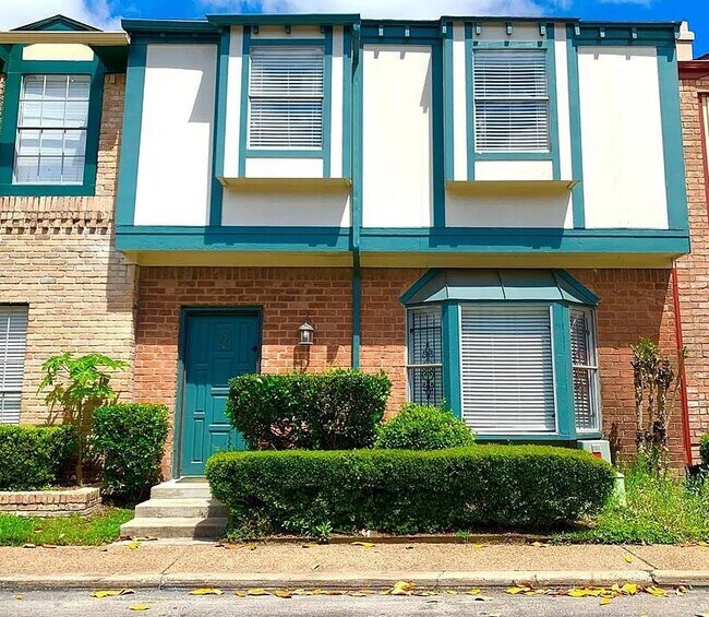 Building Photo - 7700 Creekbend Dr Unit 6 Rental
