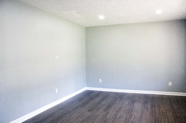 Photo - 5704 Selkirk Pl