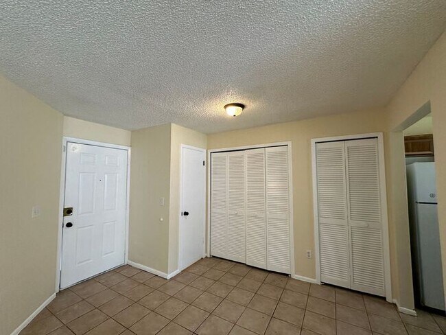 Photo - 3 bed 2 bath tri plex near UCF
