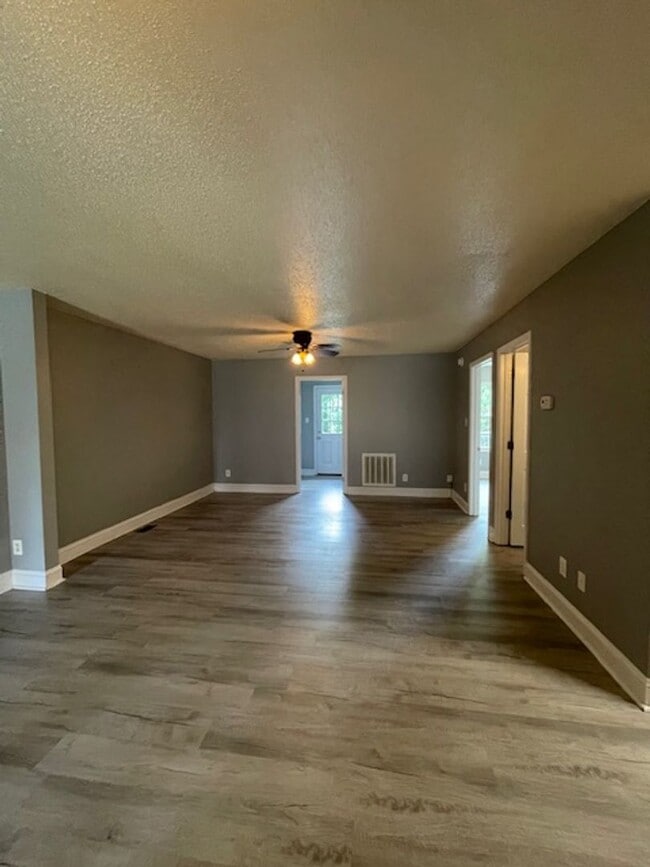 Photo - City of Maryville 1 bedroom with garage Call Ed Johnson 865-924-5045 or Debra Johnson 865-591-8281