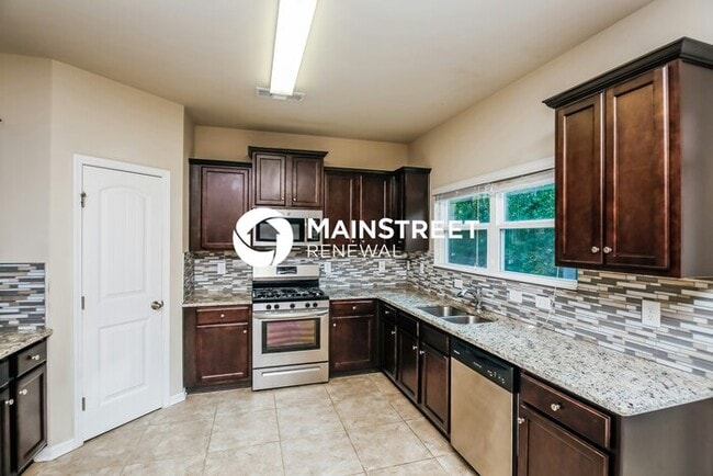 Photo - 3 Bedroom Pet-Friendly Home in Dallas, GA with Main Street Renewal