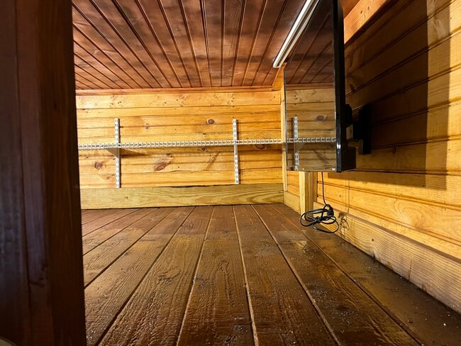 Photo - 142 Webster St NE Unidad Loft Bedrooms