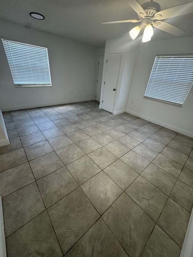 Photo - 1181 Bentley Rd Unit 4