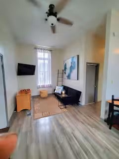 Photo - 401 E Jefferson St