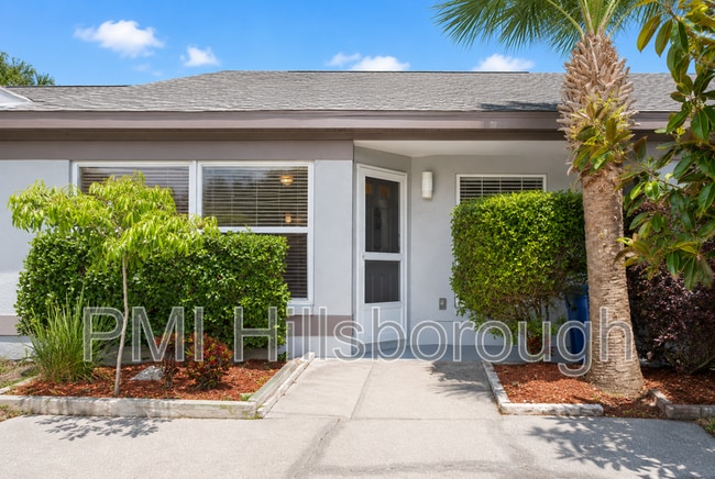 Photo - 944 Burlwood St