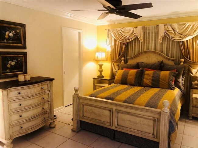 Photo - 137 Farnham F Unit 137