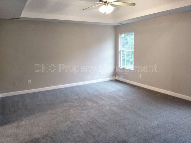 Photo - 925 Revere Way