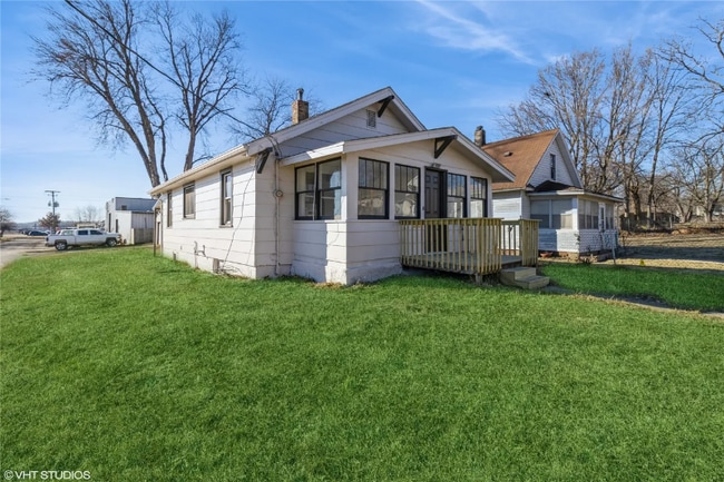 Photo - 1921 Logan Ave