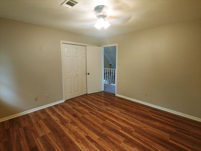 Photo - 8 Hickory Ln