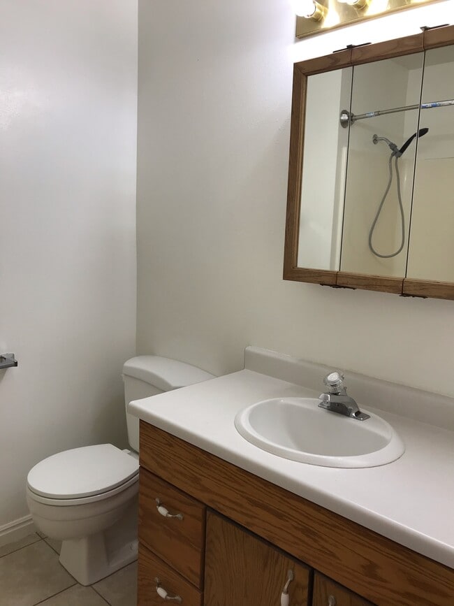 Photo - 255 W 1100 N