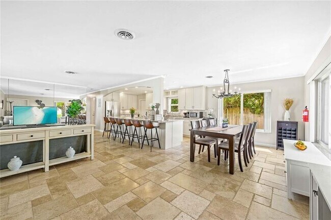 Photo - 332 NW 26th Ct