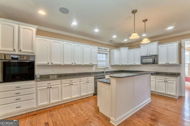 24 Courtyard Ln