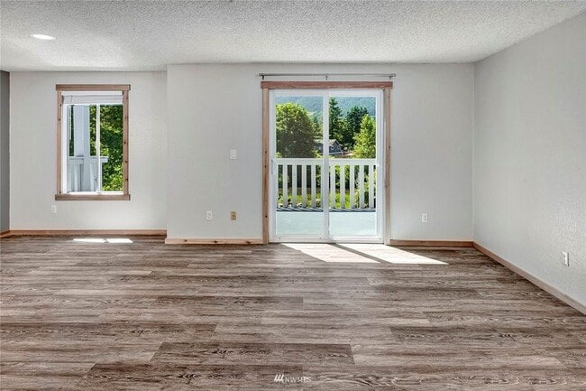 Photo - Burns 441 4 plex - North Bend Unit #30