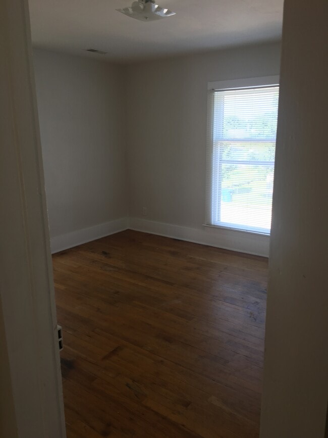 Photo - 505 S Roney St