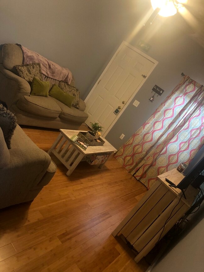 Photo - 1919 Maple Ave Apartments Unit 4