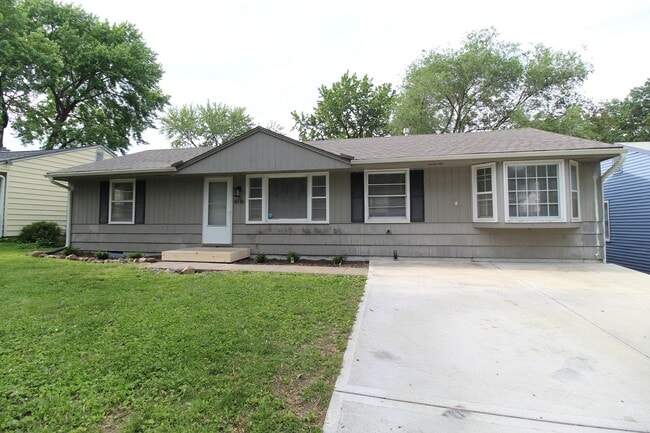 3 Bedroom 1 Bath House In Mission Kansas - 3 Bedroom 1 Bath House In Mission Kansas