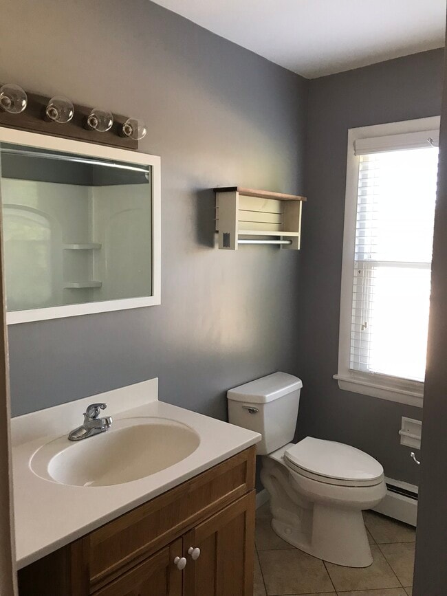 Bath - 189 Russell St Unit 2nd floor