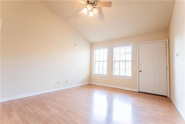 Building Photo - 2216 San Gabriel St Unit 206