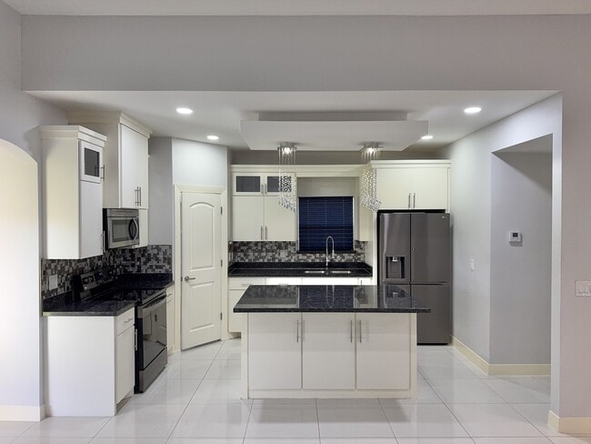 Photo - 2606 Garman St