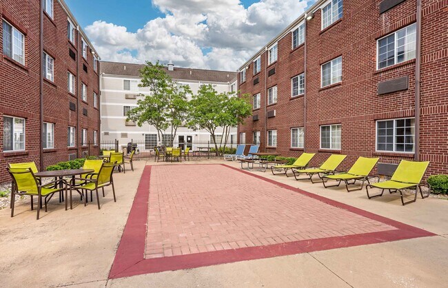 Furnished Studio-Cincinnati - Blue Ash -Reed Hartman