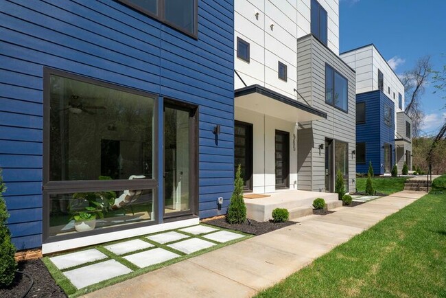 Building Photo - 987-987 5th St SW Rental