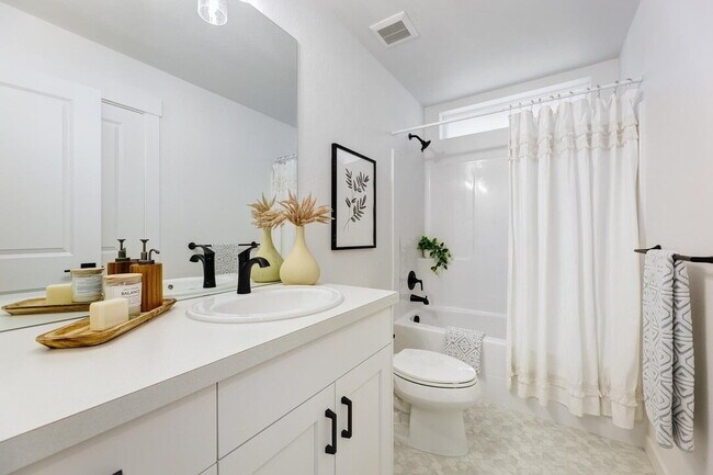 Photo - Modern 3 Bed 2 Bath Townhouse with Beautiful Finishes & Community Pool