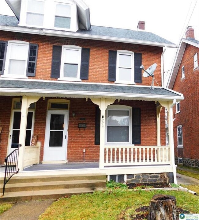 Photo - 220 Locust St