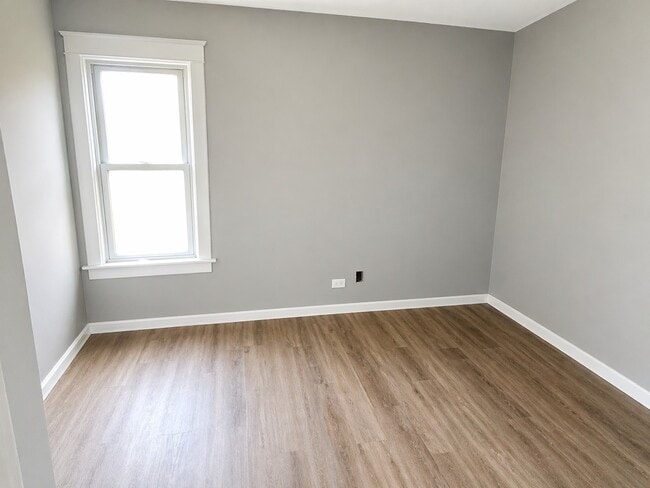 Photo - 1117 E 9th St Unit 2