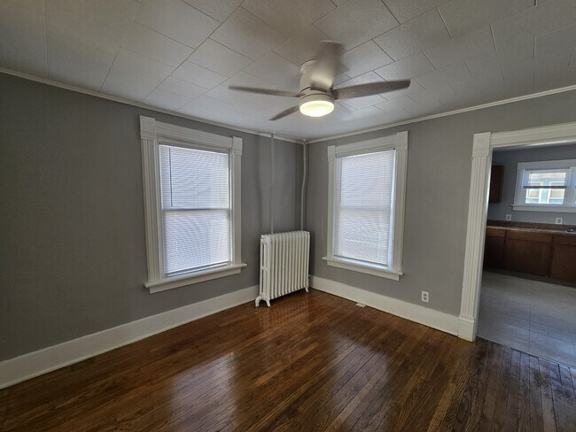 Photo - 214 2nd St SW