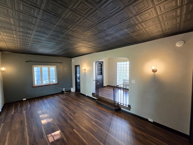 Building Photo - 606 Sunset Ave Unit A