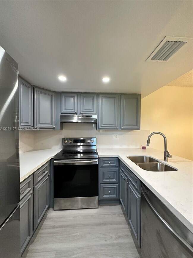 Photo - 10813 NW 7th St Unidad 5-11