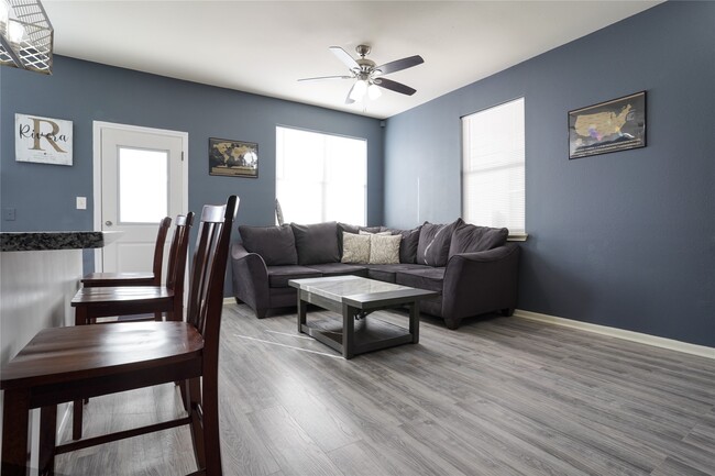 Photo - 6419 Waldron Dr