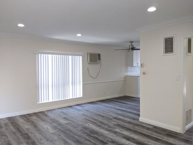 Photo - Spacious Units available - Great Location! -- Hollywood