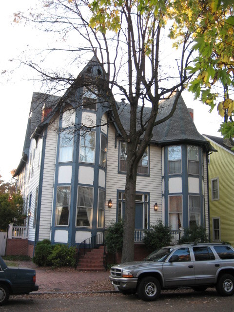 Building Photo - 364 Middle St Unit #3