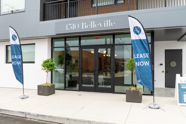 1510 Belleville St - Entrance