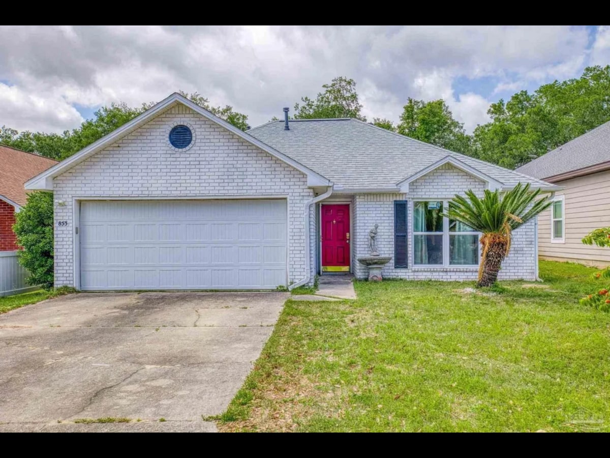 Photo - 853 Ladner Dr