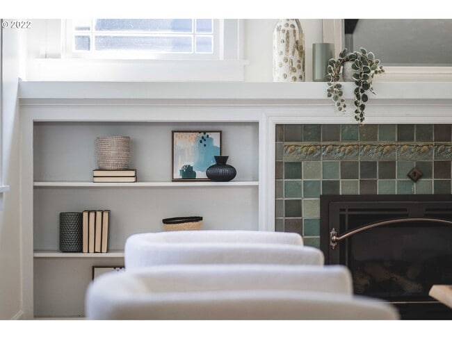 Living Room built-in - 2605 NE 35th Ave