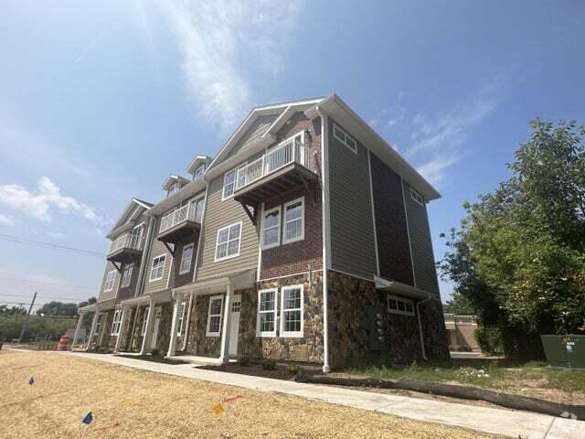 Building Photo - 204 Grand Ave Rental