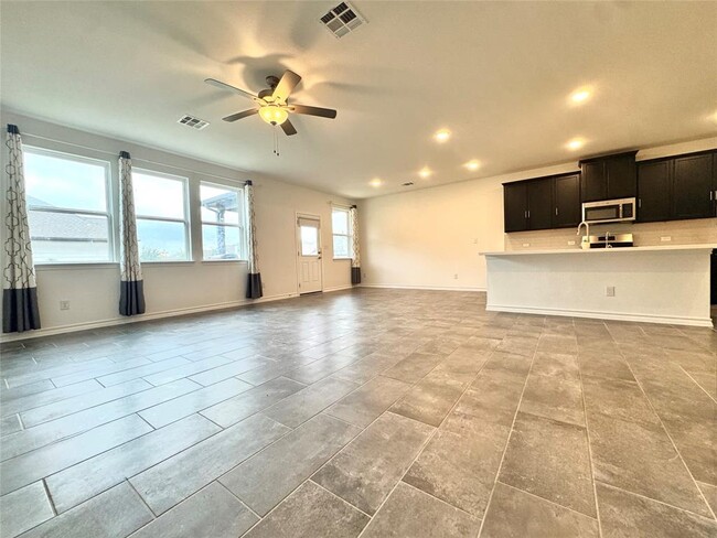 Photo - 1007 Moose Rd