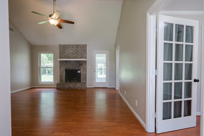 Photo - 122 Longleaf Cir