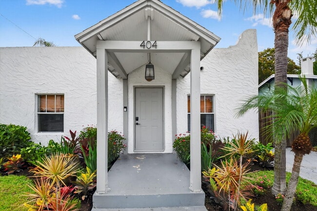 Building Photo - 404 S M St