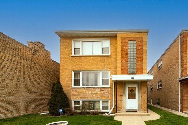 Building Photo - Elston Unit Apartment 2