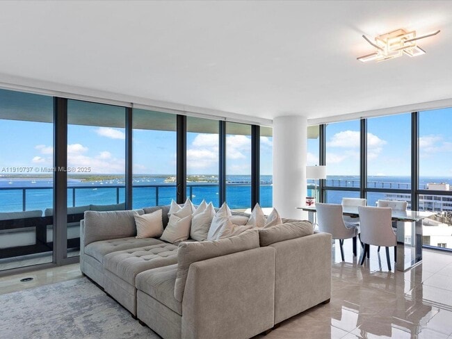 Building Photo - 1331 Brickell Bay Dr Unit 1811